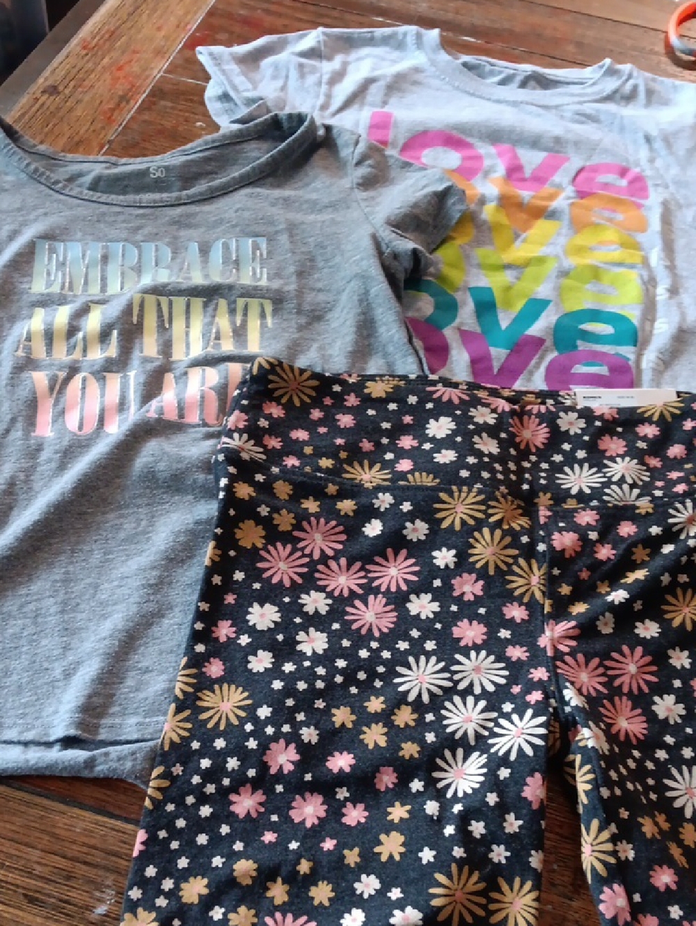 SO  3 PIECE  Girls  Short Set -  Floral Shorts And 2 Grey Print T Shirts.